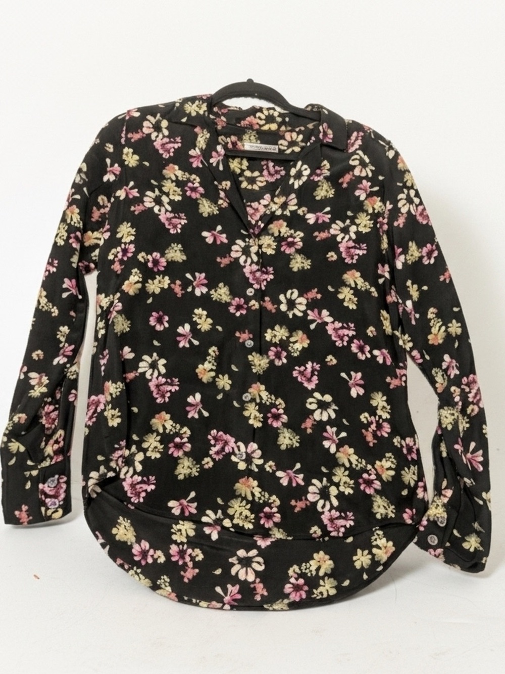 Equipment Femme Black Floral Long-Sleeve Button Down 100% silk Blouse